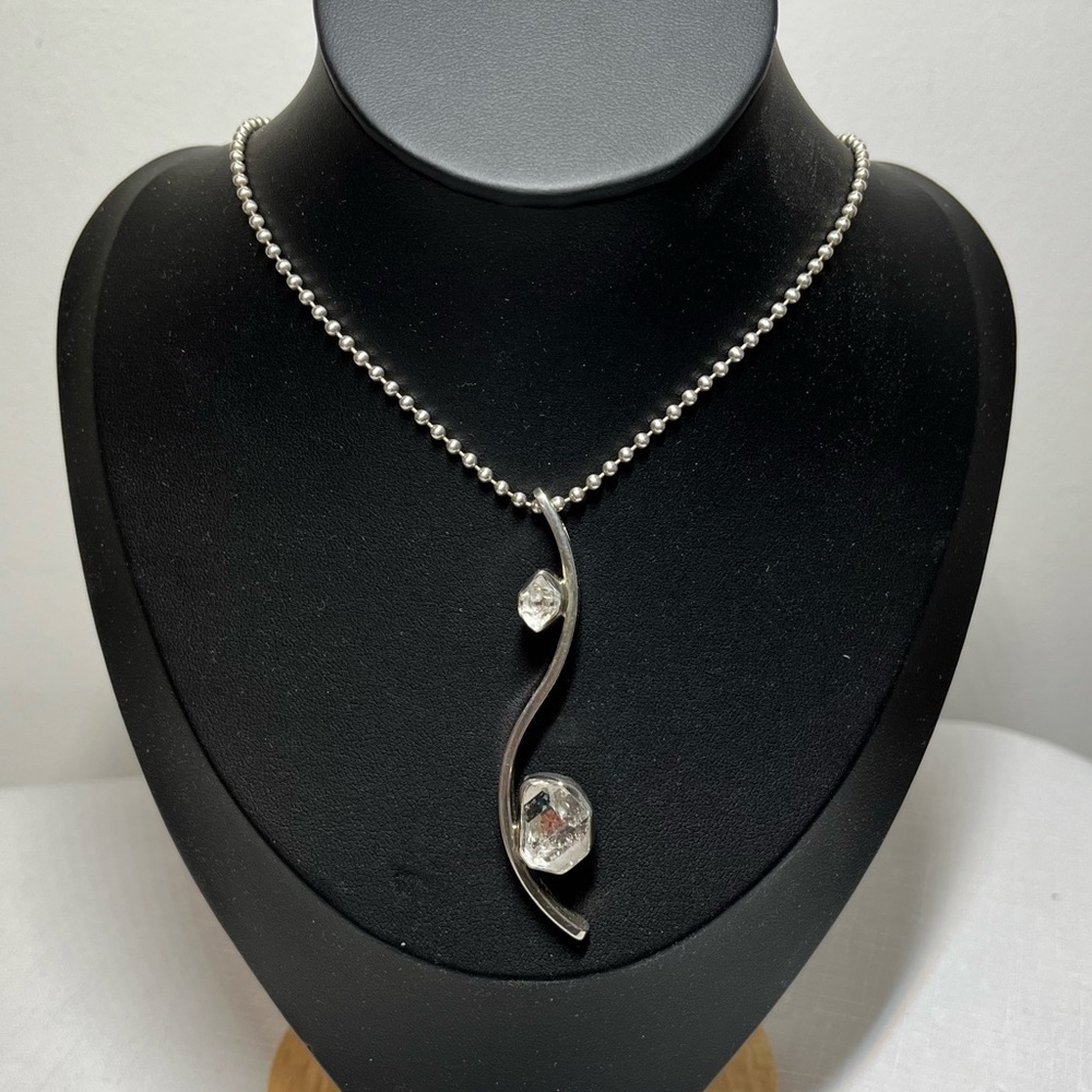 LILLY BARRACK 925 Silver Necklace with bead ball chain
Like new
Artisan!